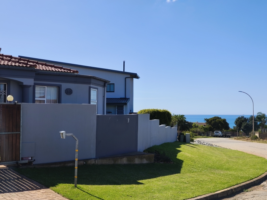 3 Bedroom Property for Sale in Wavecrest Eastern Cape